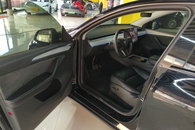 Used Tesla Model Y 2023 Long-Range All-Wheel-Drive Version
