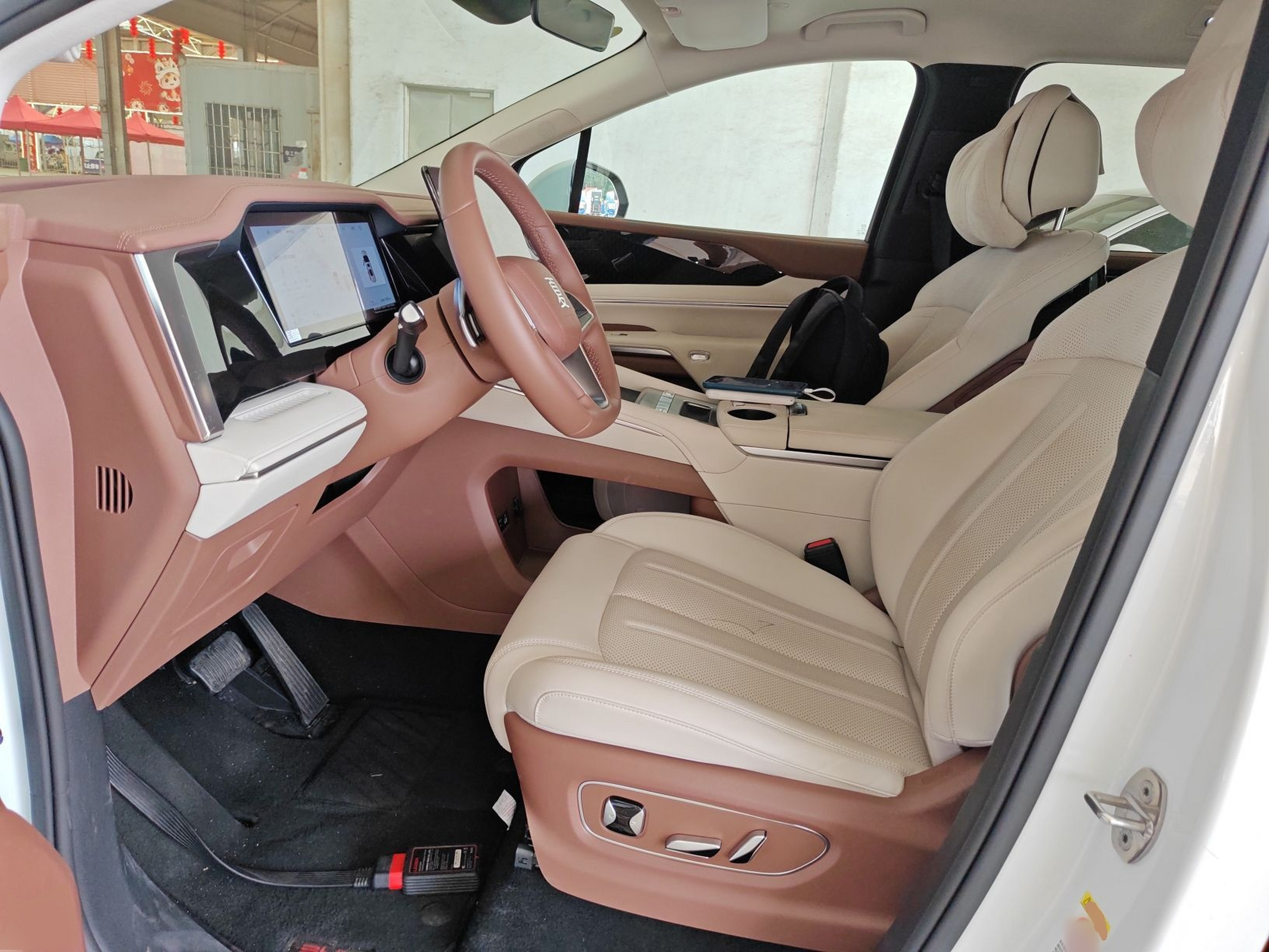 Переднее сиденье в автомобиле