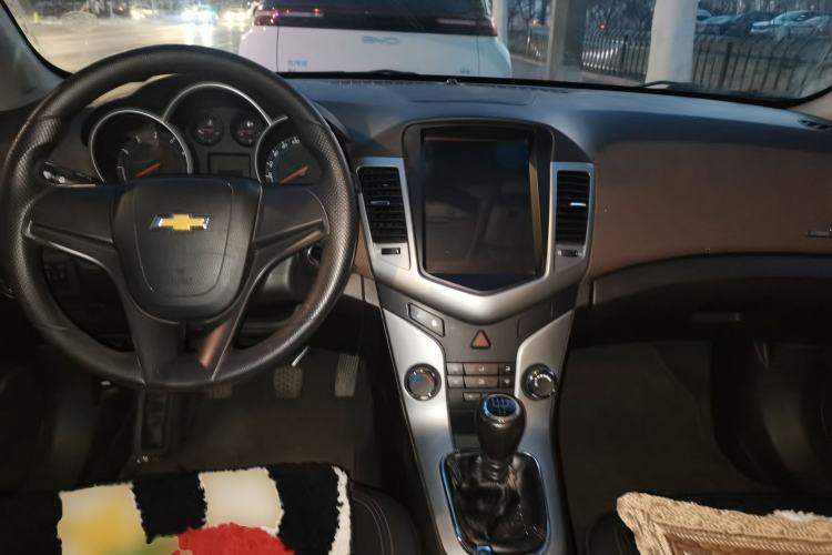 Used Chevrolet Cruze 2015 Hatchback 1.6L Manual Comfort Edition