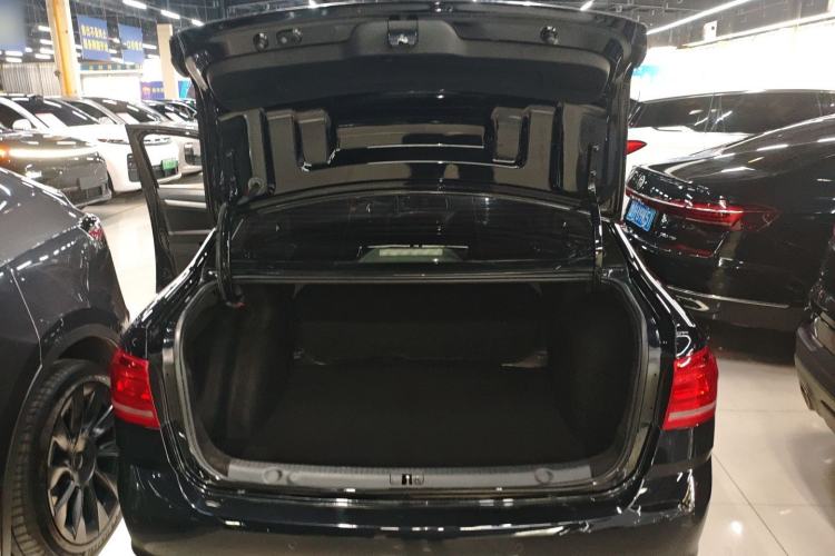 Used Volkswagen Lavida 2015 1.6L Automatic Fashion Edition
