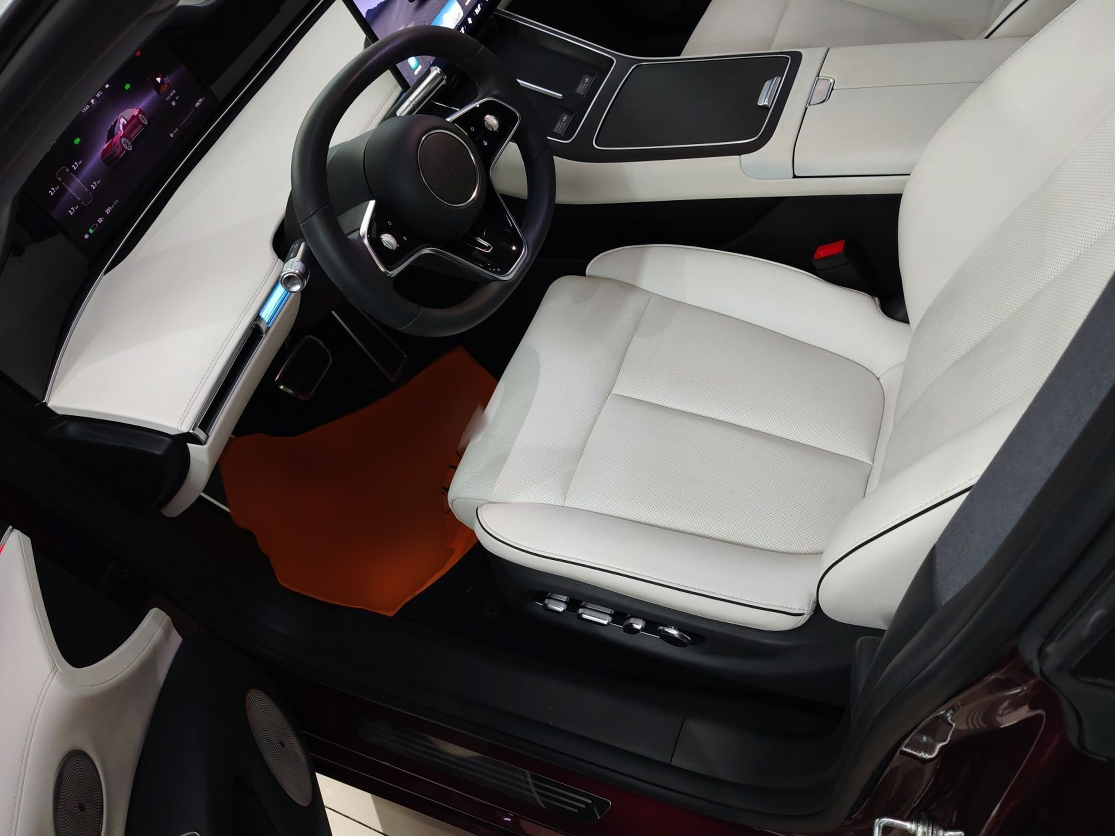 Переднее сиденье в автомобиле