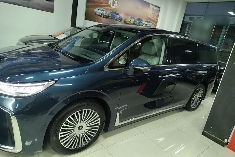 Used VOYAH Dream 2025 PHEV Four-Wheel-Drive Flagship Kunpeng Edition
