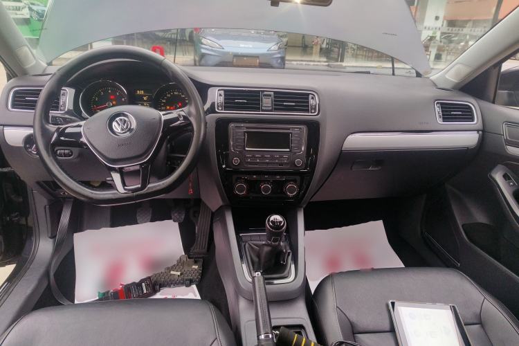 Used Volkswagen Sagitar 2015 1.6L Manual Comfort Model
