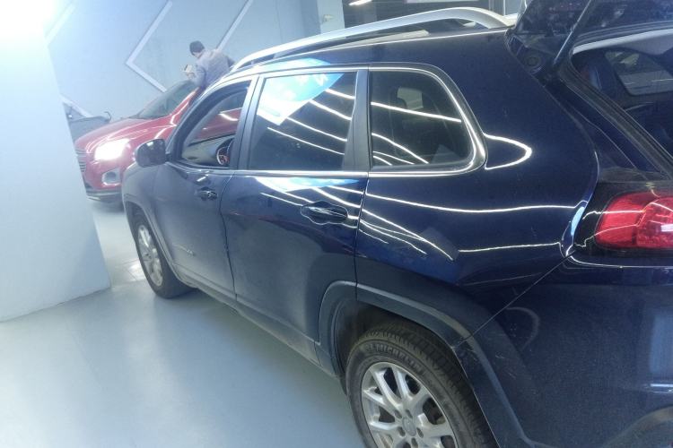 Used  Cherokee 2016 2.4L Leading Edition