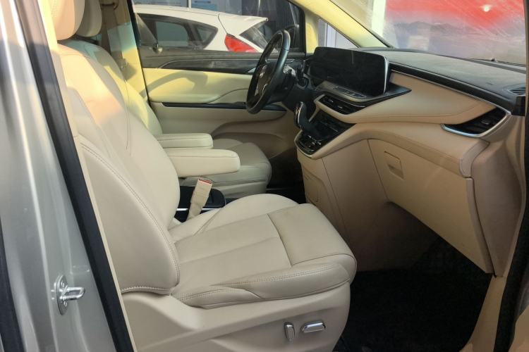 Used Buick GL8 2022 ES Landtrek 653T Luxury Edition
