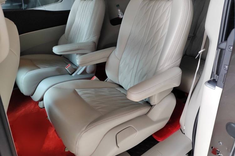 Used Buick GL8 2023 Land Executive Class Comfort Model