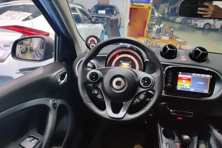 Used  forfour 2016 0.9T 66 kW Pioneer Edition