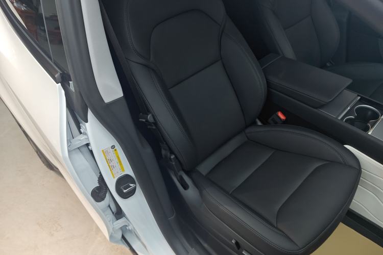 Used Tesla Model Y 2025 Rear-Wheel-Drive Version