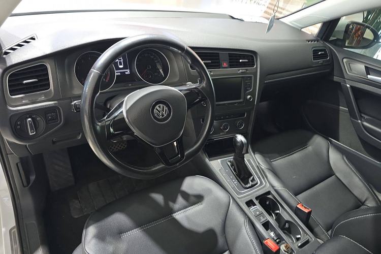 Used Volkswagen Golf 2016 230TSI Automatic Comfort Version
