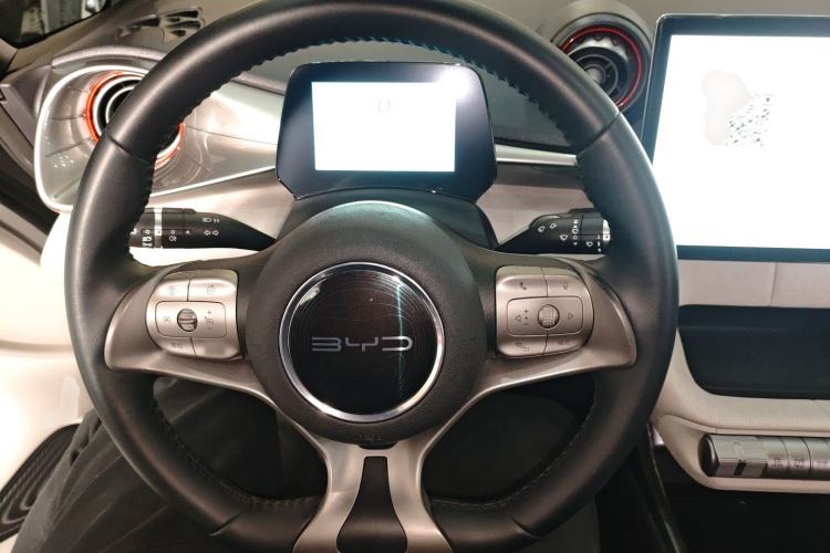 Used BYD Dolphin 2021 405 km Free Version
