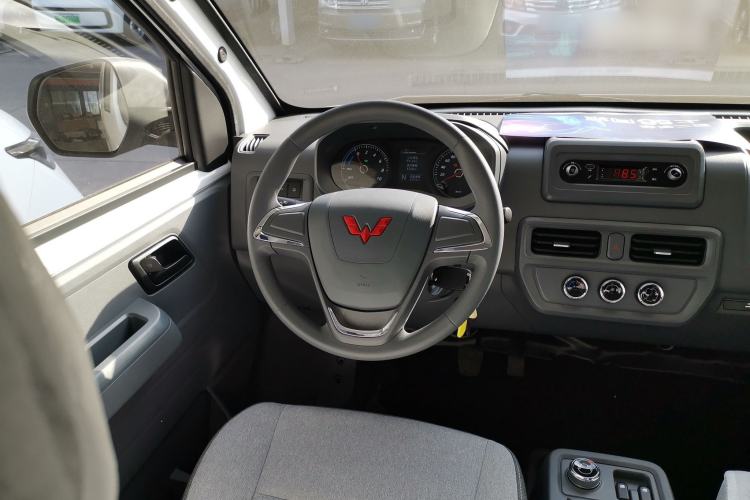 Used Wuling Yangguang 
