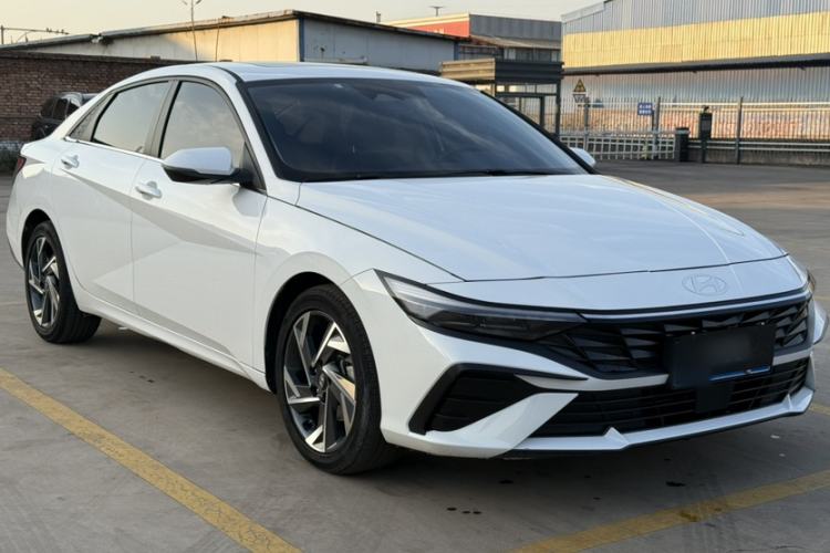 Used Hyundai Elantra 2023 1.5L CVT LUX Prestige Edition
