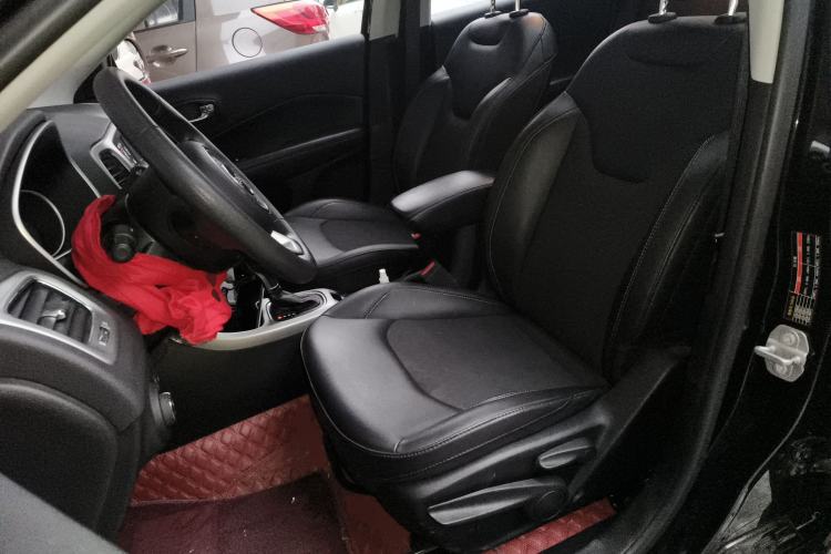 Used  Compass 2019 220T Automatic Enjoyment Version
