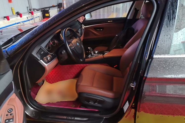 Used BMW 5 Series 2014 520Li Elegant Model
