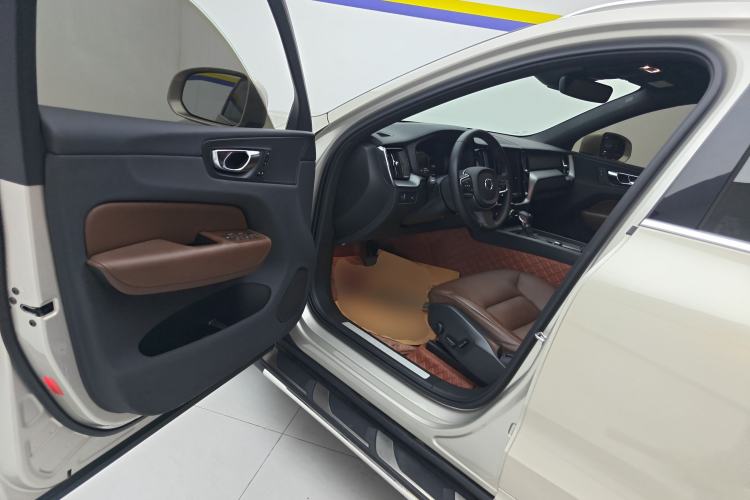 Used Volvo XC60 2021 T5 4x4 Smart Luxury Edition
