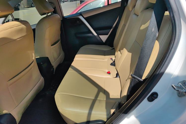 Used Toyota RAV4 2015 2.0L CVT Two-Wheel Drive Fashion Edition
