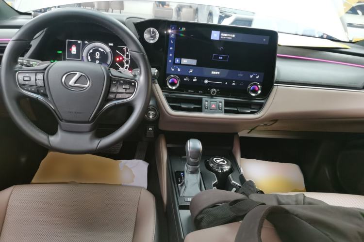 Used Lexus ES 2025 300h Deluxe Edition
