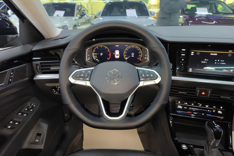 Used Volkswagen Passat 2025 Premium Version 380TSI Dragon Edition
