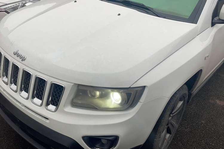 Used  Compass 2014 2.4L four-wheel drive sport version
