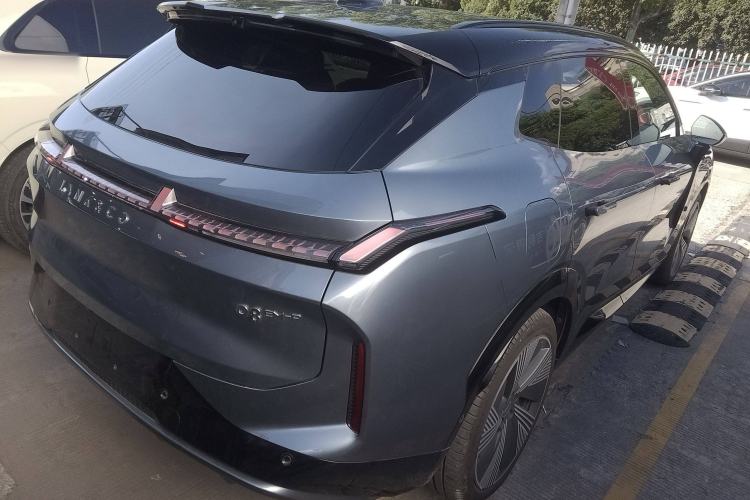 Used Lynk & Co 08 EM-P 2025 220 km All-Wheel-Drive Performance Halo
