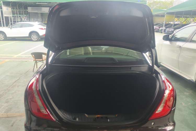 Used Jaguar XJ 2014 XJL 2.0T Two-Wheel-Drive Elegant Business Edition
