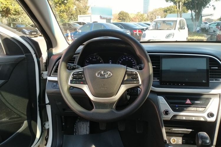 Used Hyundai Elantra 2016 1.6L Manual ZhiXuan · Dynamic Model