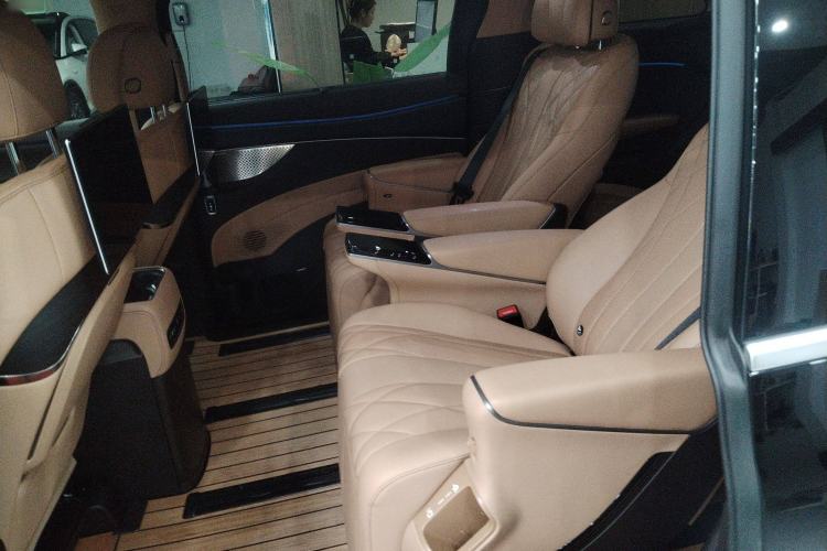 Used Denza D9 2025 DM-i Intelligent Drive 1020 Four-Wheel Drive Flagship Model