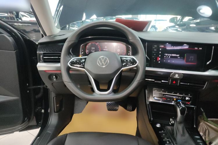 Used Volkswagen Passat 2022 330TSI Luxury Edition Custom Version
