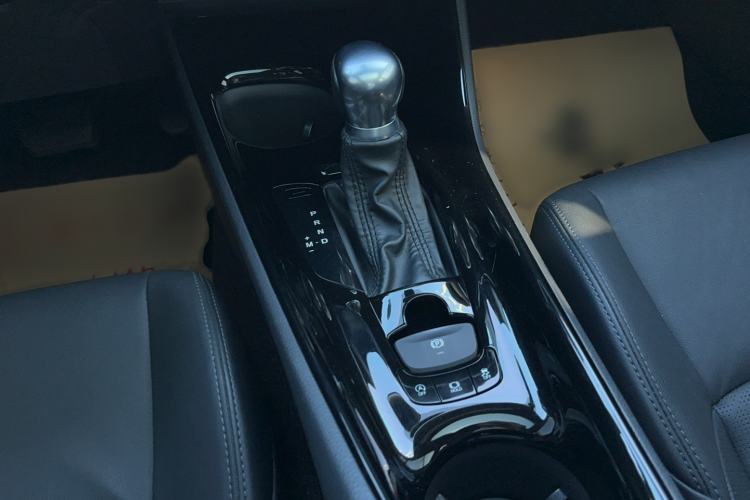 Used Toyota IZOA 2020 2.0L Yichi Version
