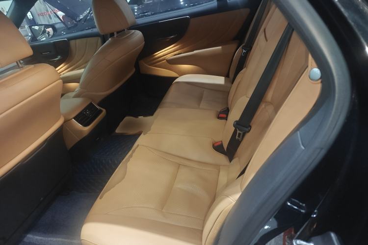 Used Lexus LS 2021 500h Excellence Edition
