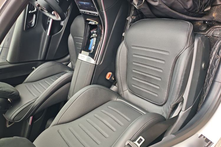 Used Mercedes-Benz C-Class 2024 Facelifted C-Class 260 L Night Edition Sports Version
