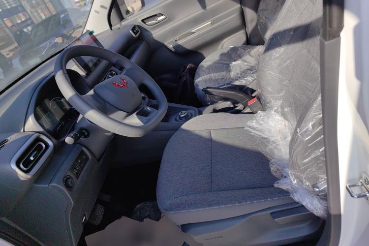 Used Wuling Hongguang New Energy 2025 Extended-Range Hybrid 50KM Comfort Version
