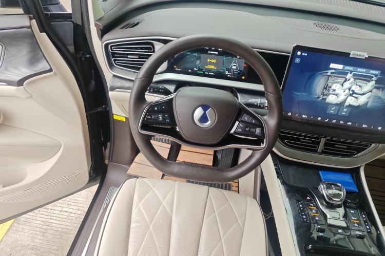 Used Denza D9 2024 DM-i 980 Four-Wheel Drive Prestige Model
