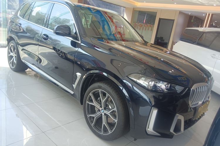 Used BMW X5 2023 xDrive 30Li Luxury M Sport Package
