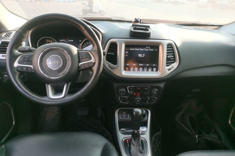 Used  Compass 2017 200T Automatic Family Edition
