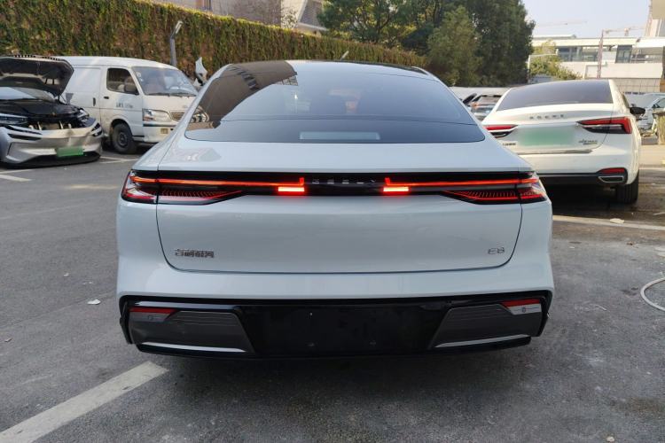 Used  E8 2024 550 km Range Rear-Drive Dragon Edition
