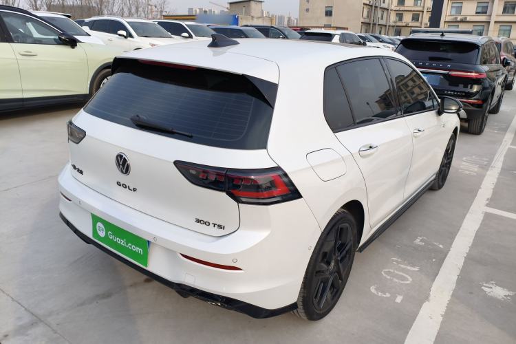 Used Volkswagen Golf 2025 300TSI R-Line
