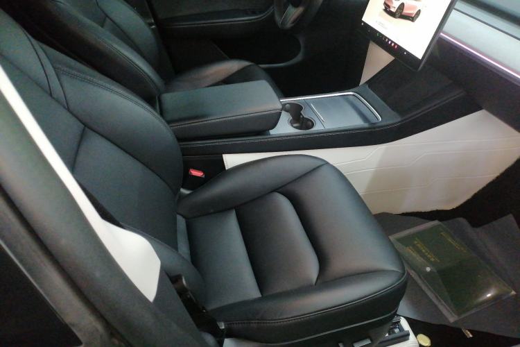 Used Tesla Model Y 2023 Long-Range All-Wheel-Drive Version
