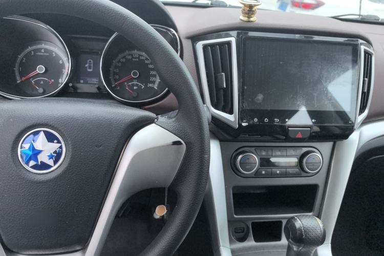 Used Venucia T70X 2015 2.0L CVT SmartFun Sport Edition