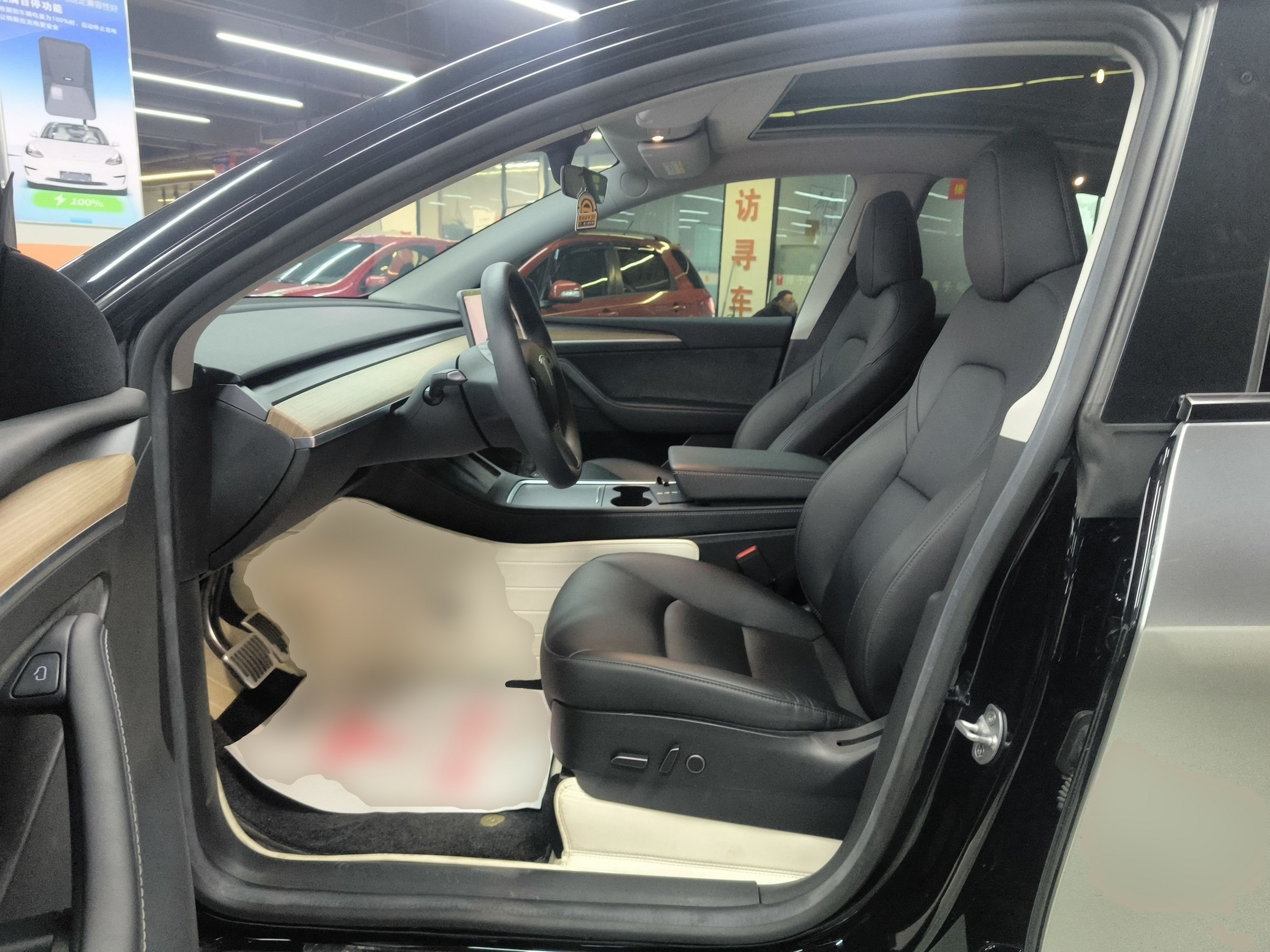 المقاعد الأمامية داخل السيارة