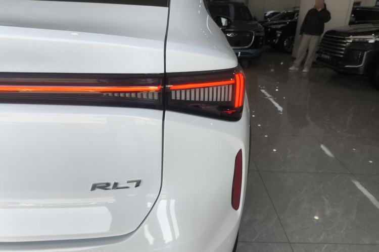 Used Livan Livan 7 2024 605 km Glory Edition