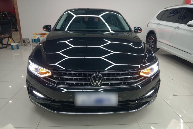 Used Volkswagen Magotan 2023 2 Million Units Limited Edition 330TSI DSG Leading Version
