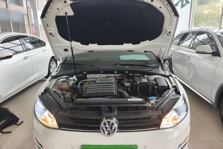 Used Volkswagen Golf 2017 1.6L Automatic Comfort Million-Vehicle Anniversary Edition
