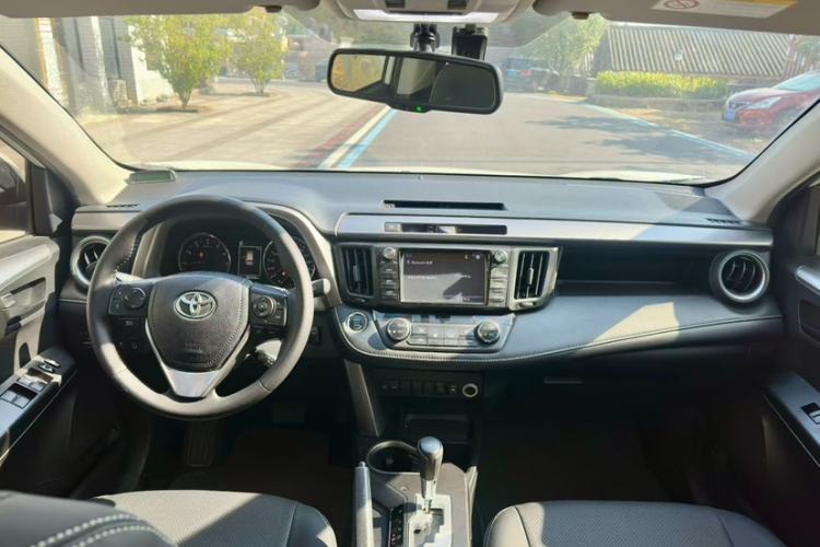 Used Toyota RAV4 2016 2.0L CVT Two-Wheel Drive Fashion Edition China V Standard