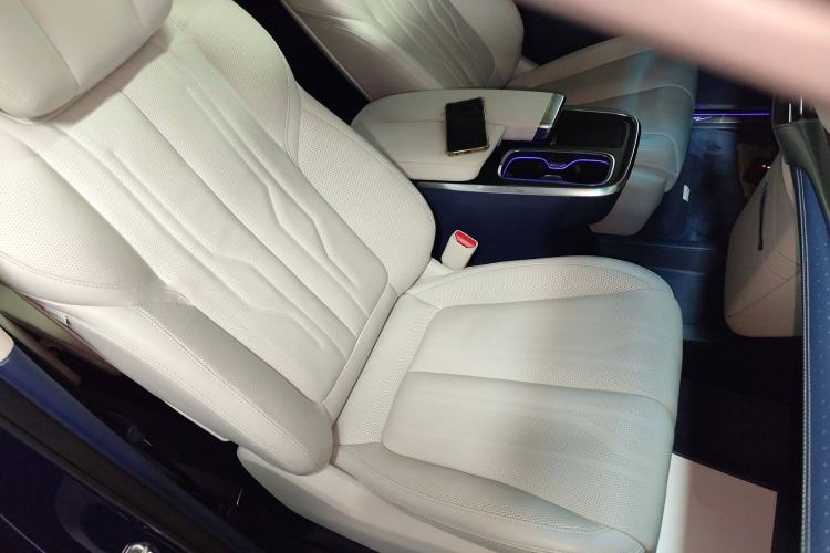 Used Buick Century 2023 2.0T Six-Seater Yinshi Edition
