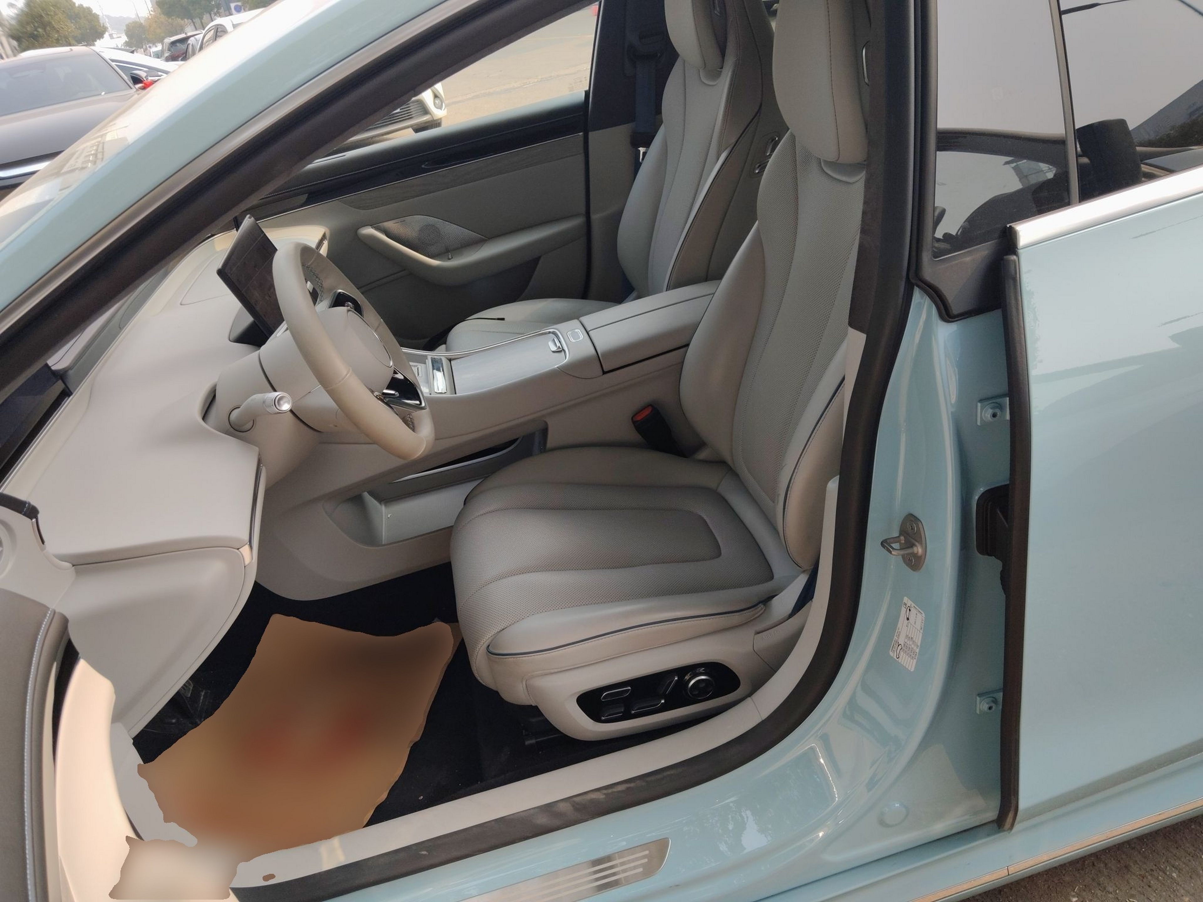 Переднее сиденье в автомобиле