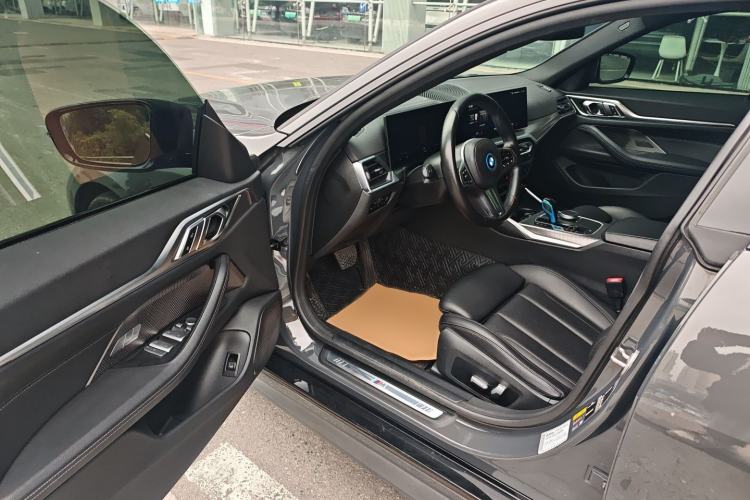 Used BMW i4 2022 eDrive40
