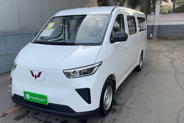 Used Wuling Yangguang 2024 300KM Comfort Version Passenger Van 75kW
