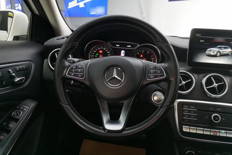 Used Mercedes-Benz GLA 2017 GLA 220 4MATIC Fashion Model
