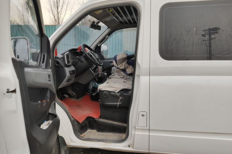 Used SAIC MAXUS Xintu V80 2023 2.0T Manual Classic Aoyuntong Power Version Long Wheelbase Mid-Roof Design 6/7/8/9-Seater